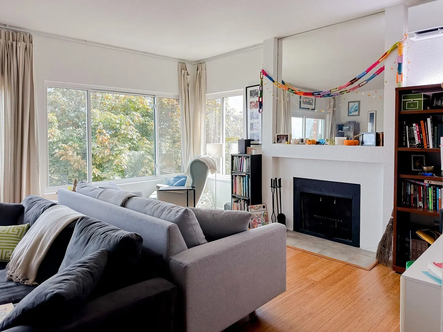 Central 2BR Condo with a View — Photo 3