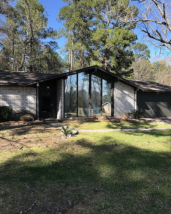 1st image of 204 N Lake Dr