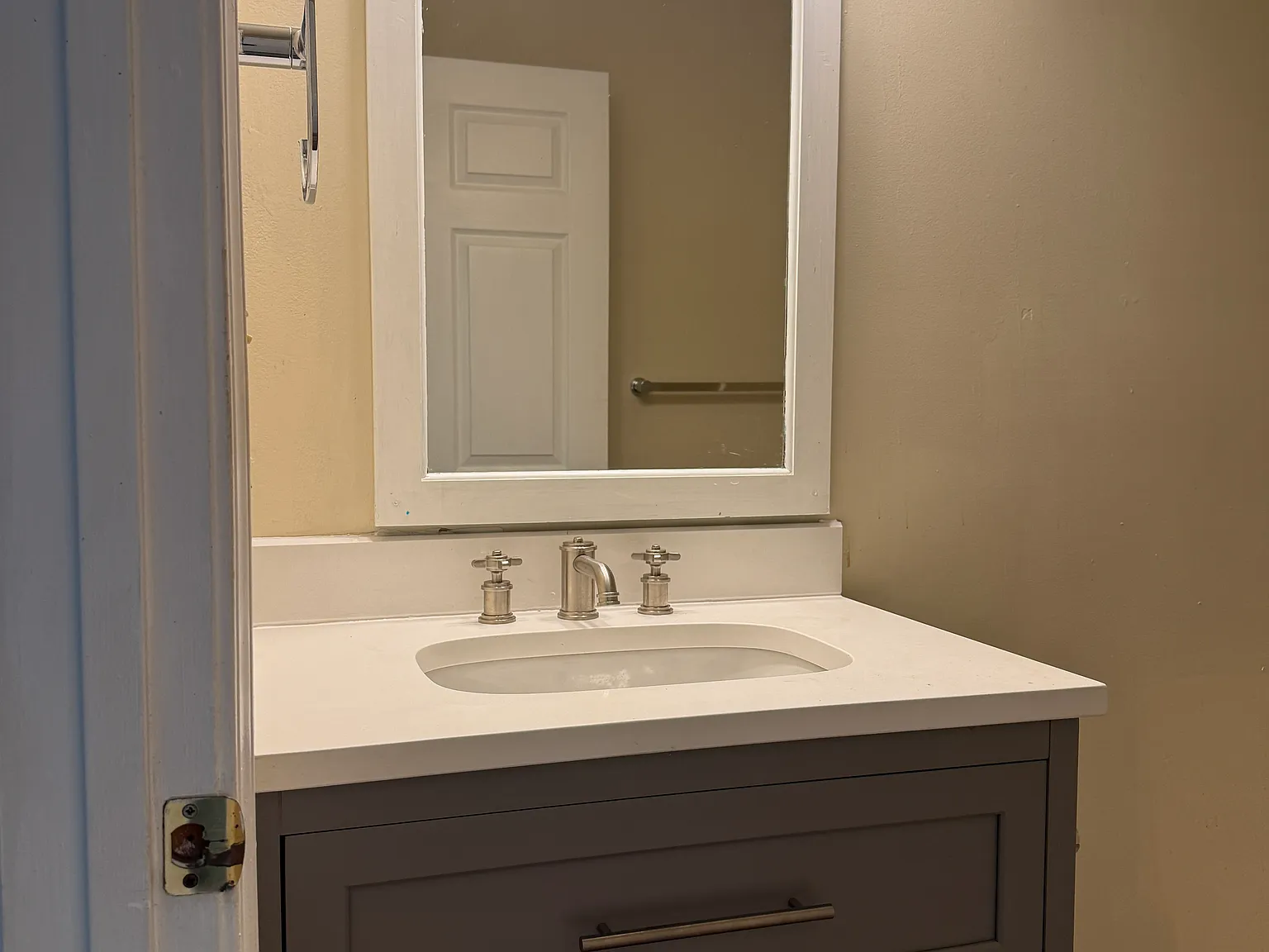 2 bed, 1000 sqft, $1,300 — Photo 3