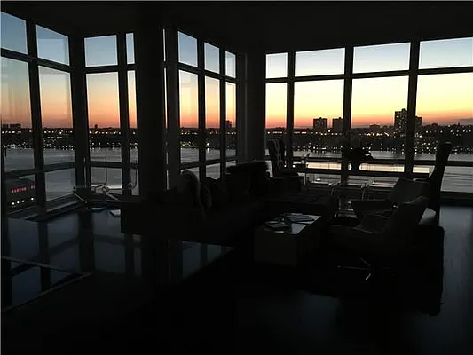 Rented by R New York | media 3