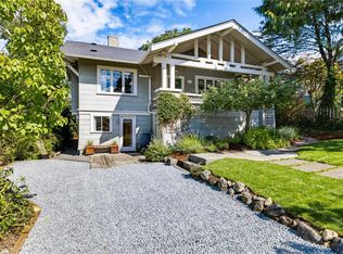 1320 Bond St, Victoria, BC V8S 1C4