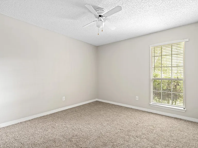 10020 Silverthorne Ct — Photo 6