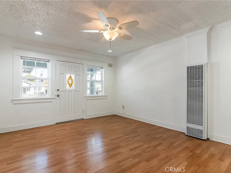 1125 N Heliotrope Dr — Photo 5