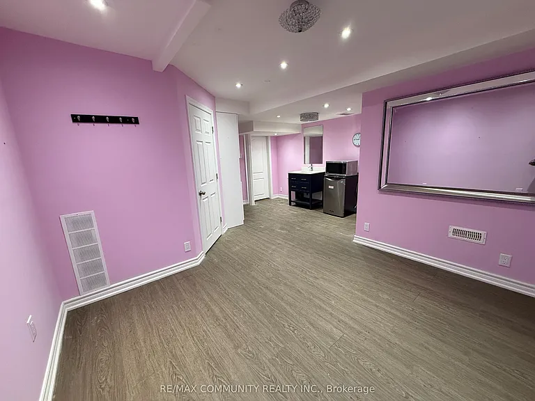 11 Barden Cres #B1 — Photo 5