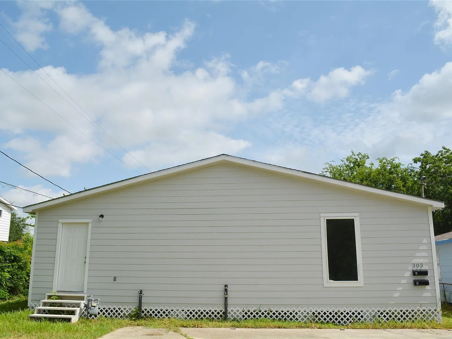 3 bed, 1.0 bath, 960 sqft, $1,250 — Photo 1