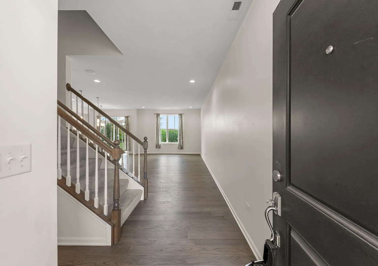 2 bed, 2.5 bath, 1700 sqft, $2,890 — Photo 2