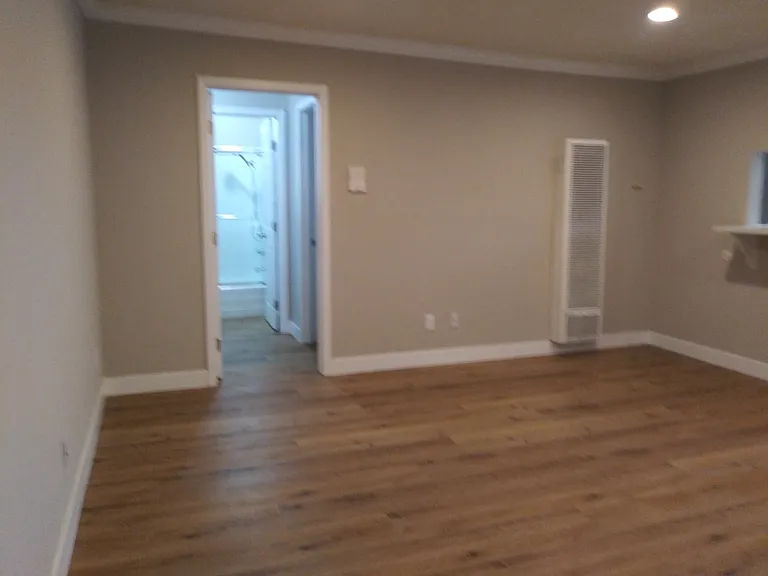 Roscoe Apartments — Photo 21