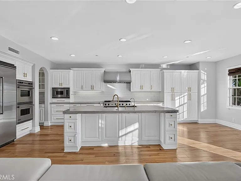 19 Bell Pasture Rd — Photo 3