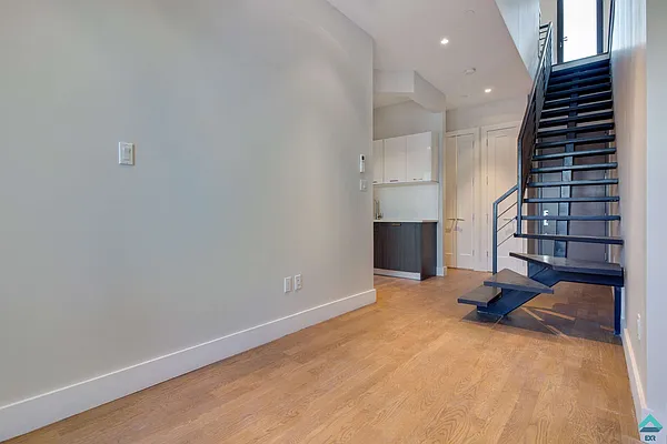 Rented by EXR | media 28