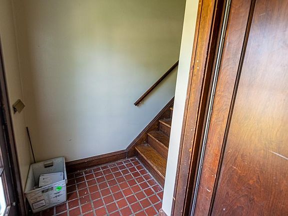 3rd image of 17712 Chagrin Blvd #1