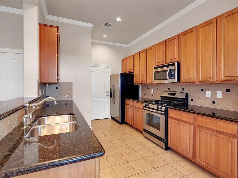 3414 Home St — Photo 9