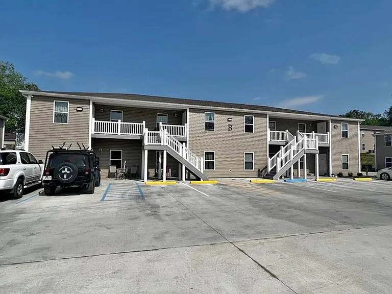 802 Crown St — Photo 1