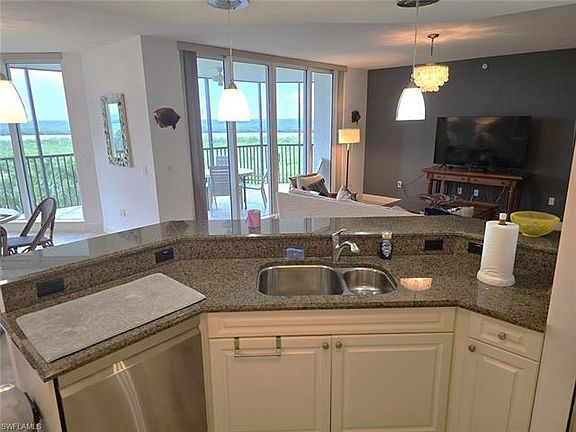 3rd image of 1060 Borghese Ln