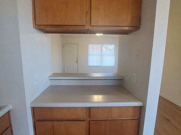 5th image of 1703 Johnson St #B