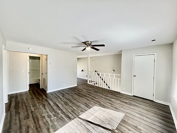 2nd image of 208 Woodcreek Dr #B-8