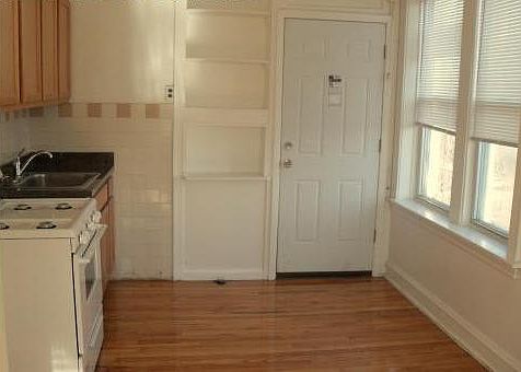 2nd image of 4713 W Belmont Ave APT 2S