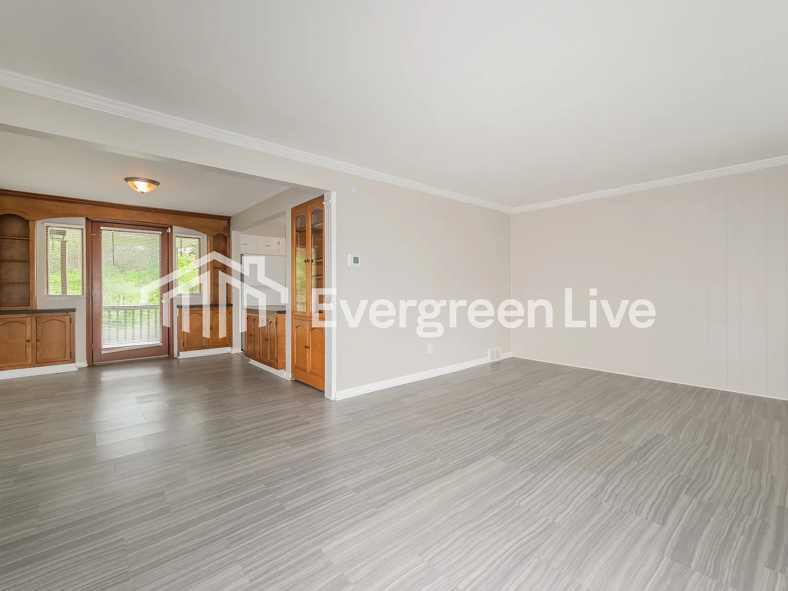 3 bed, 2.0 bath, 1096 sqft, $1,795 — Photo 2