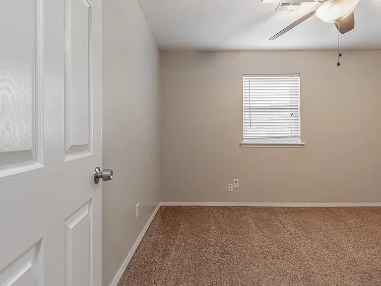 821 Peregrine Dr — Photo 30