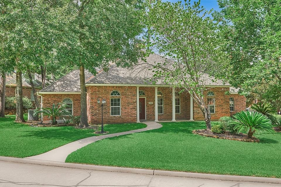 Welcome home to 230 Ruskin Drive!