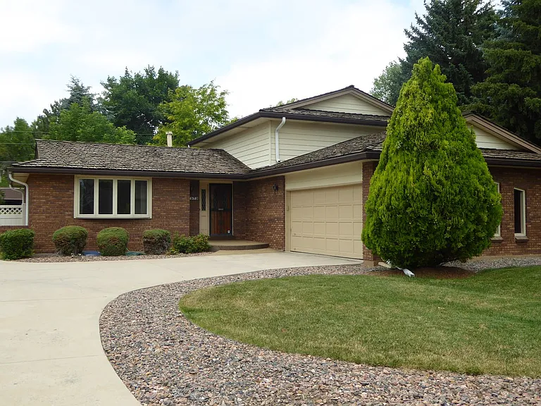 7573 Lee Dr — Photo 1