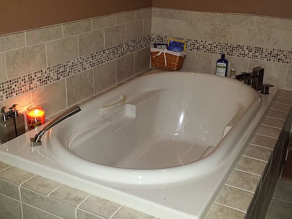 large soaker tub masterbath