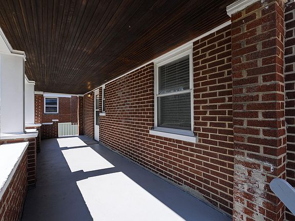 5th image of 7 N Janet Dr