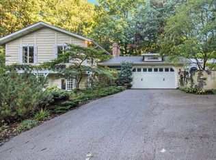 14372 Woodhaven Ct, Grand Haven, MI 49417