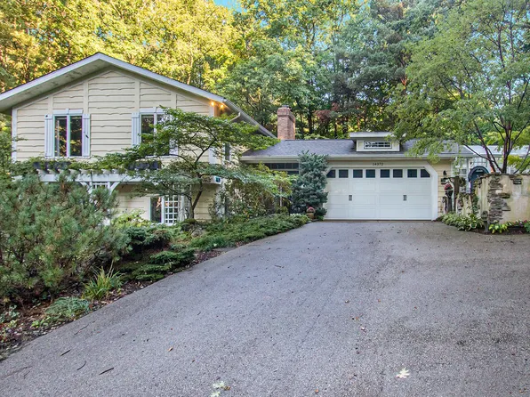 14372 Woodhaven Ct, Grand Haven, MI 49417