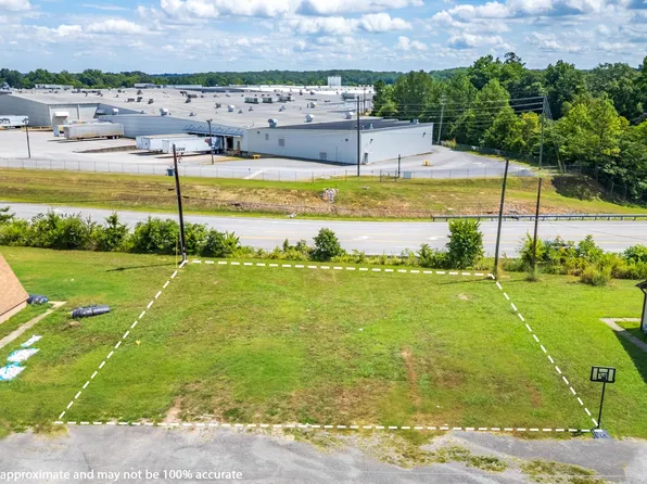 90 Park St, Chickamauga, GA 30707