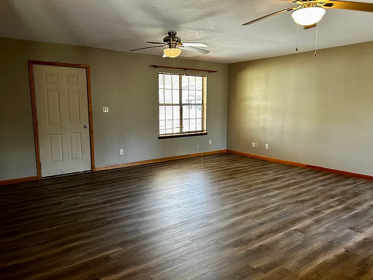 723 Bearling St — Photo 12