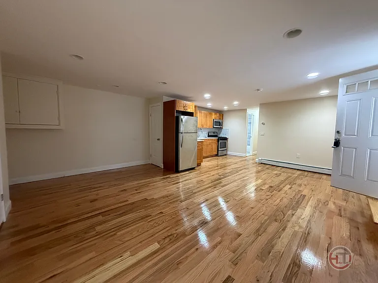 1961 Yates Ave #1 — Photo 2