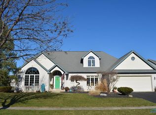 5851 Bear Creek Dr, Sylvania, OH 43560