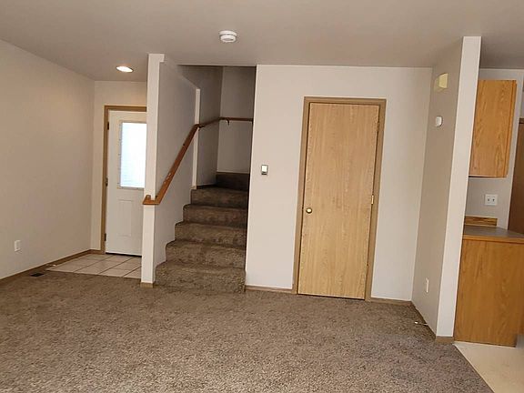 4th image of 2814-16 Queen St #2814