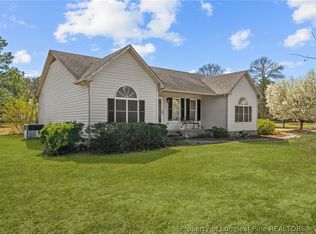 124 E Lake Ridge Rd, Raeford, NC 28376