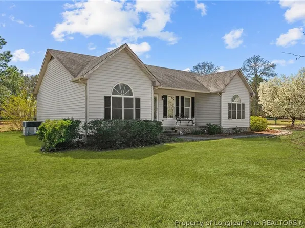 124 E Lake Ridge Rd, Raeford, NC 28376