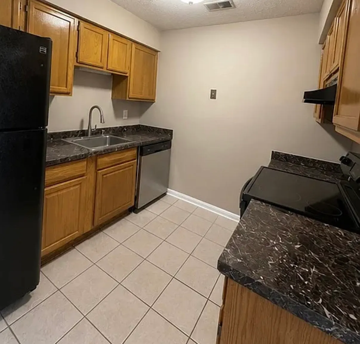 3 bed, 1200 sqft, $2,900 — Photo 3