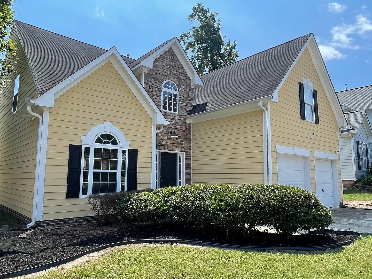 4 bed, 2.5 bath, 2240 sqft, $2,595 — Photo 3