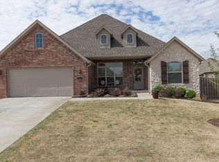 3847 E Spyglass Hill Dr, Fayetteville, AR 72701