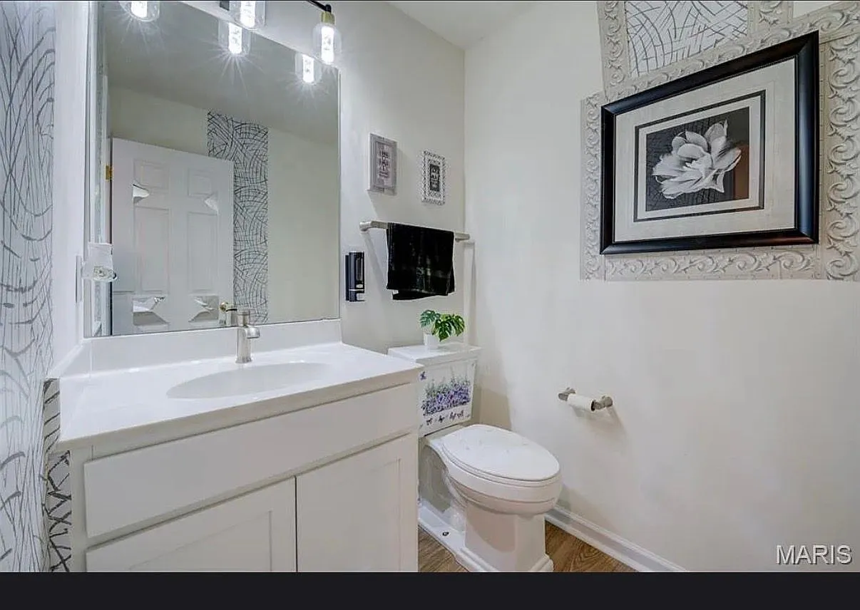 4 bed, 2.5 bath, 2800 sqft, $2,800 — Photo 4