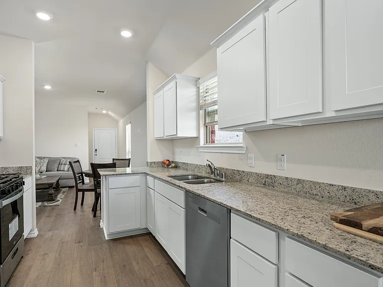 649 Lightheart Ln — Photo 3
