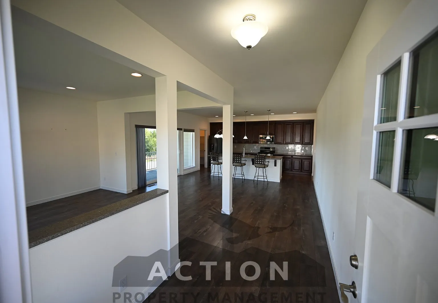 3 bed, 2.0 bath, 1725 sqft, $2,650 — Photo 2
