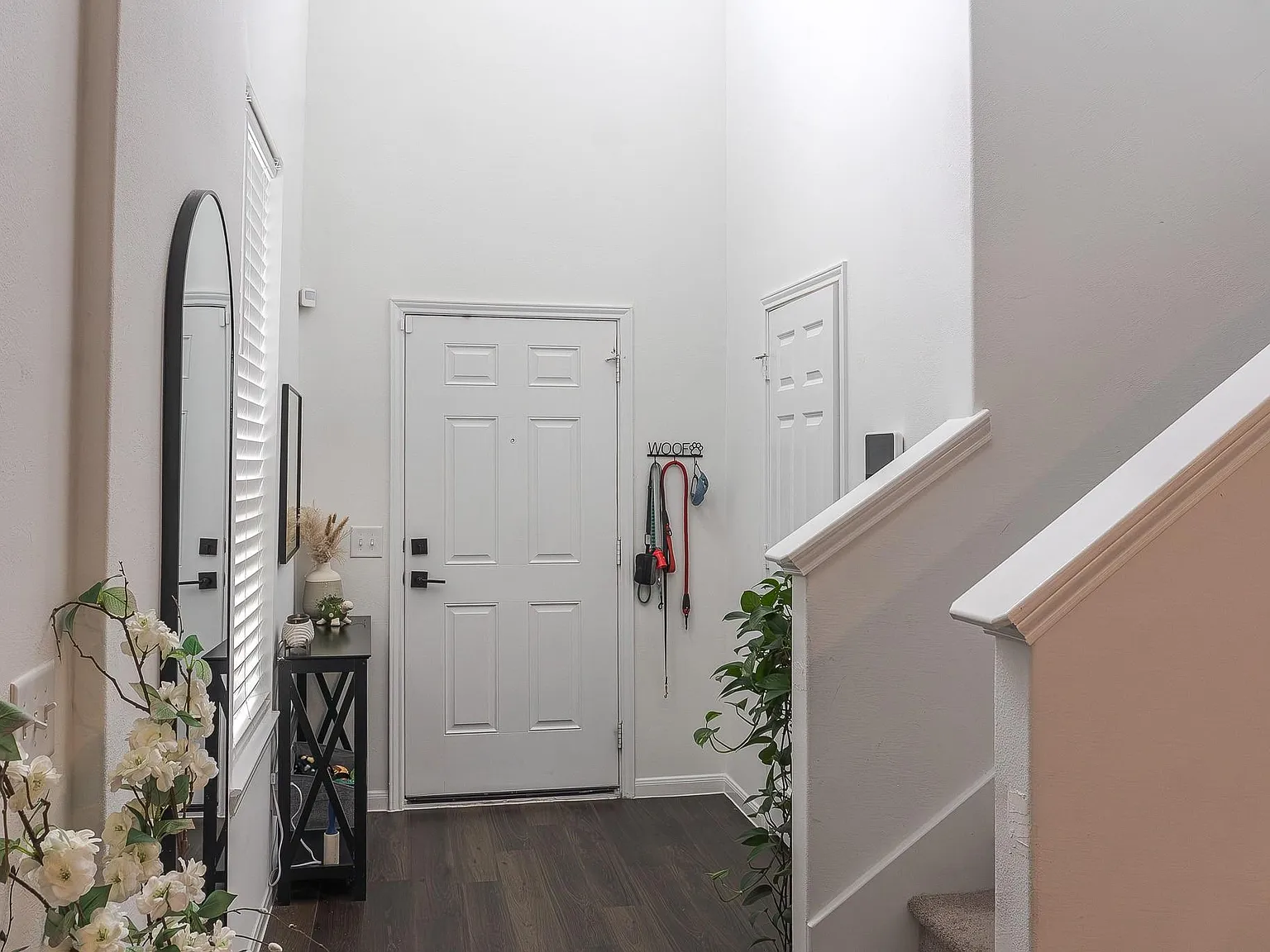 4 bed, 2.5 bath, 1977 sqft, $2,500 — Photo 4
