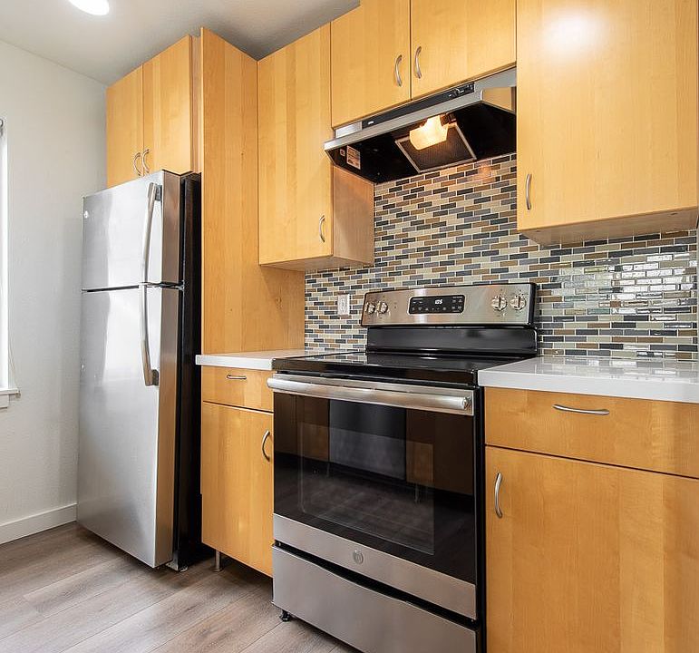 1st image of 804 NW Market St APT A