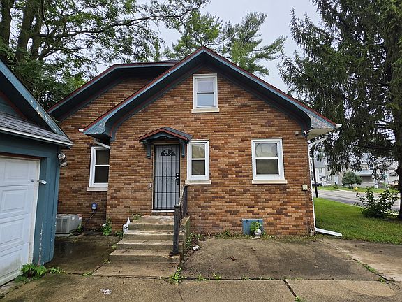 3rd image of 1303 S Oak Ave