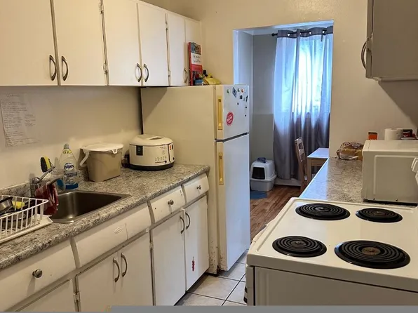 1494 Lepage Ave #4, Ottawa, ON K1Z 8C9