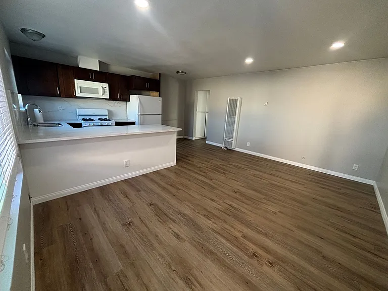 4216 Euclid Ave #7 — Photo 3