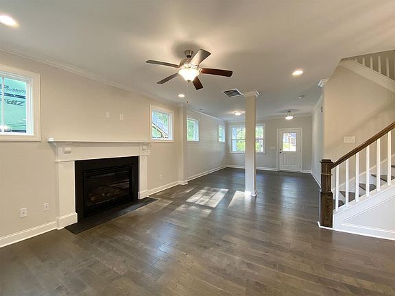 4th image of 610 Starmont Dr