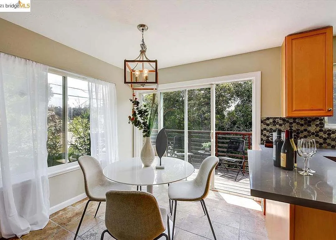 2 bed, 854 sqft, $2,650 — Photo 3