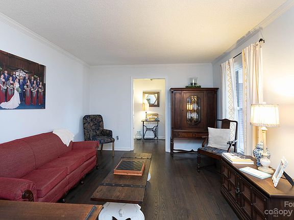 5th image of 701 University Dr