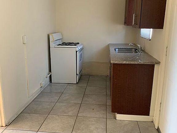 2nd image of 820 E Turney Ave